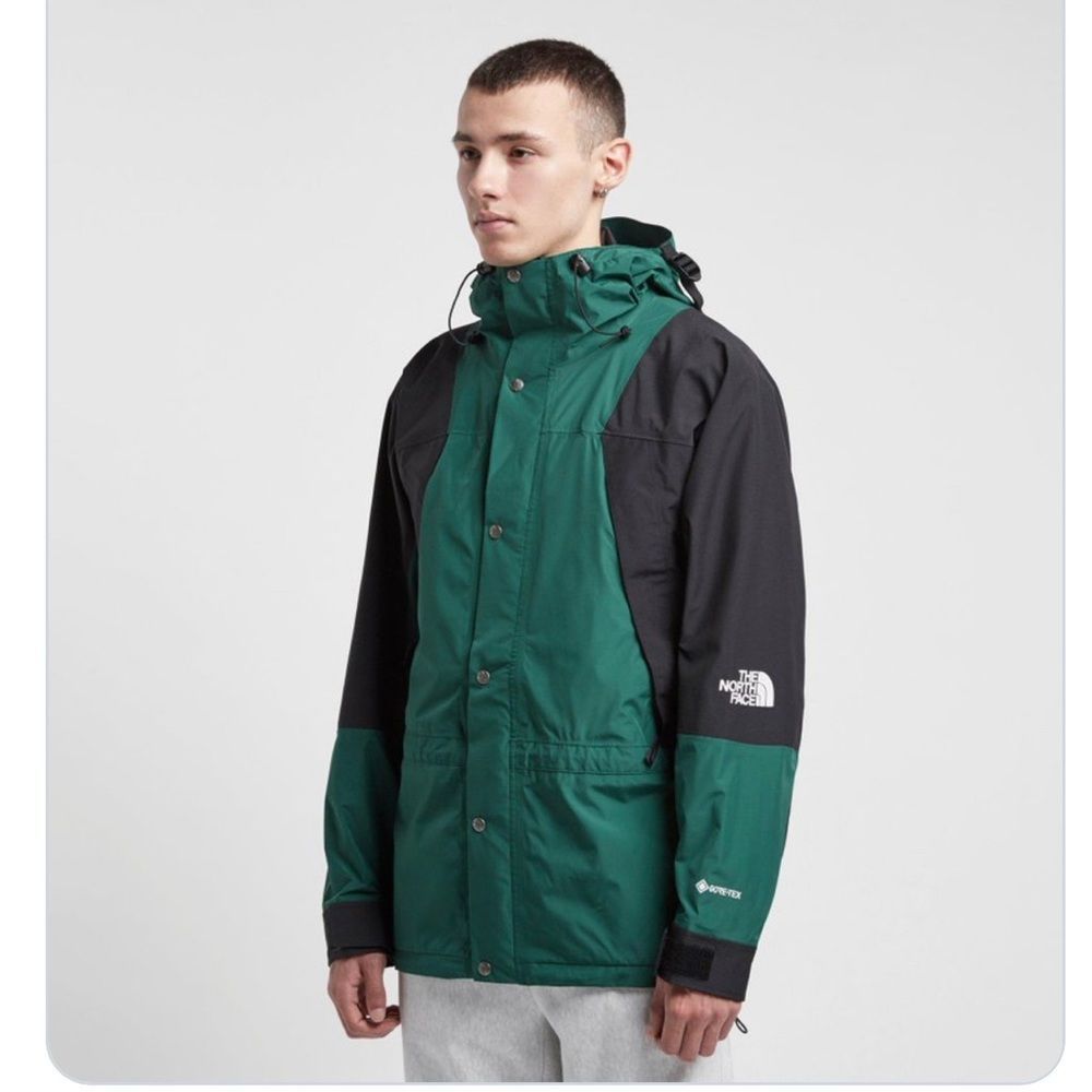 THE NORTH FACE MEN’S
1994 RETRO MOUNTAIN LIGHT GORETEX JACKET